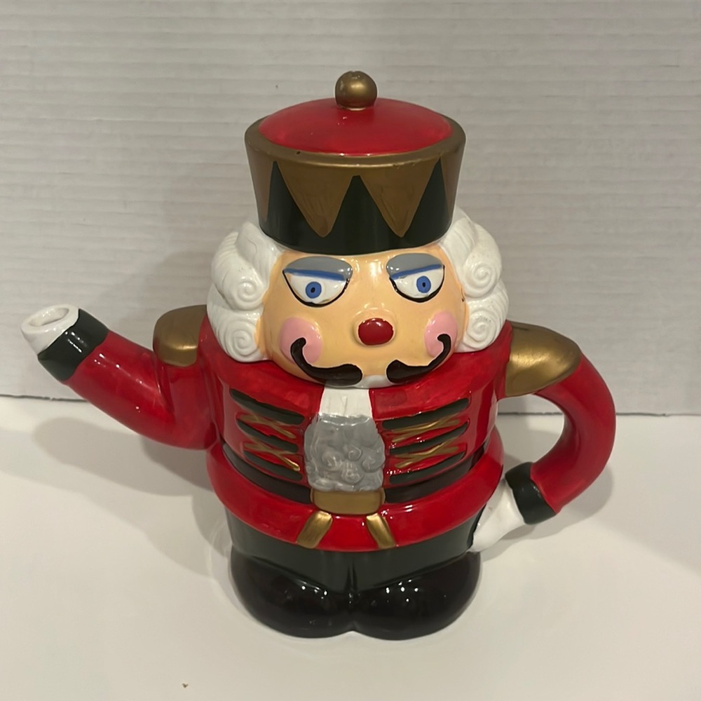 PRE-OWNED HIMARK NUTCRACKER TEAPOT
